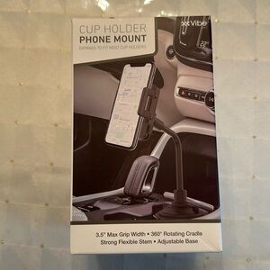 CUPHOLDER  PHONE MOUNT  that expands to fit most cup holders .